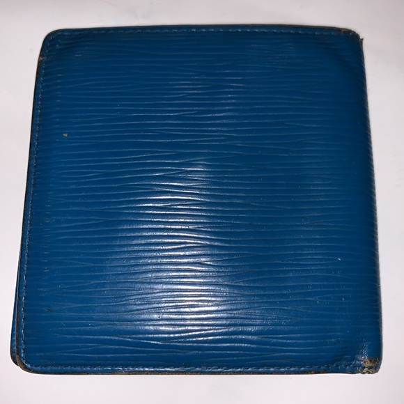 Authentic Louis Vuitton Epi Marco Wallet. Code# MI0992.  Offers are welcome 🌸 - Picture 2 of 15